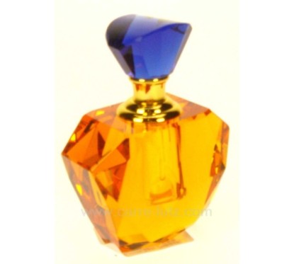 Flacon de parfum couleur ambre à facette avec bouchon bleu cristal de paris