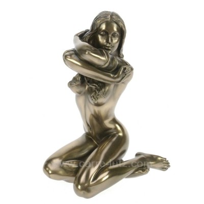 CL46101017  Sculpture en materiaux composite patiné bronze femme nue se déshabille hauteur 13 cm 61,50 €