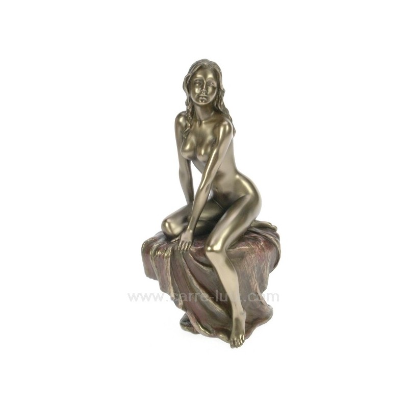 Sculpture en materiaux composite patiné bronze femme nue assise genou plié hauteur 20 cm