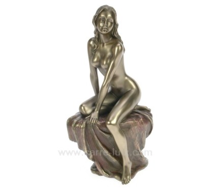 Sculpture en materiaux composite patiné bronze femme nue assise genou plié hauteur 20 cm