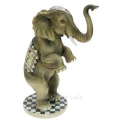 CL47001039  Eléphant de cirque en résine hauteur 32 cm 65,40 €