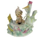 CL50231112  Boite à musique cigogne avec bébé fille en résine 22,00 €
