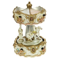 CL50231124  Carrousel en résine nacré décorée anges et tête de lion couleur or blanc nacré et rose 25,90 €