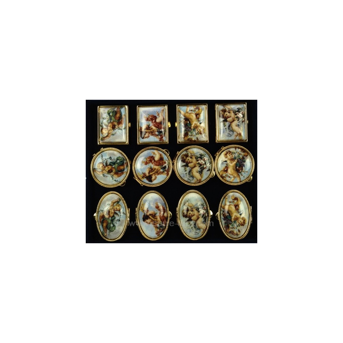 CL85004002  Boite a pillule ange porcelaine et métal doré forme et motif suivant arrivage 4,60 €