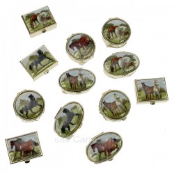 Boite à pillule décor chevaux forme ovale ronde ou carré décor suivant arrivage en métal et porcelaine, reference CL85004012