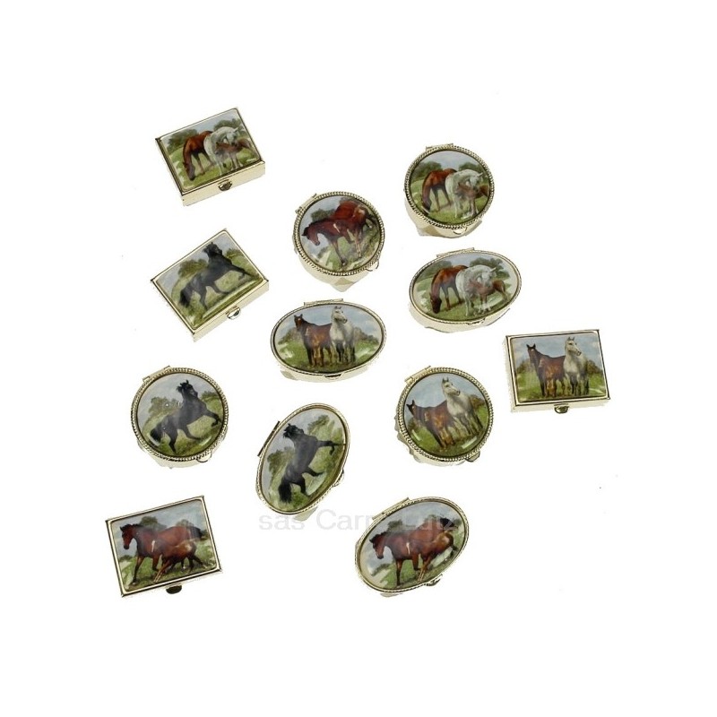 Boite à pillule décor chevaux forme ovale ronde ou carré décor suivant arrivage en métal et porcelaine