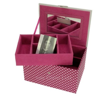 Coffret bijoux brodé "love" extérieur pois roses