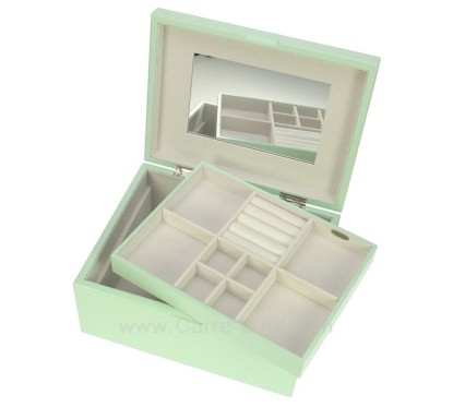 Coffret bijoux Yvonne vert en bois peint vert pâle intérieur suédine beige