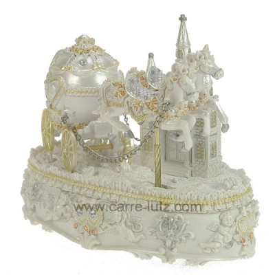 CL50231171  Calèche des mariés musicale en résine décorée et strass 37,90 €