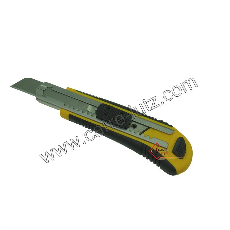 931001  Cutter 18mm bi-matière 6,30 €