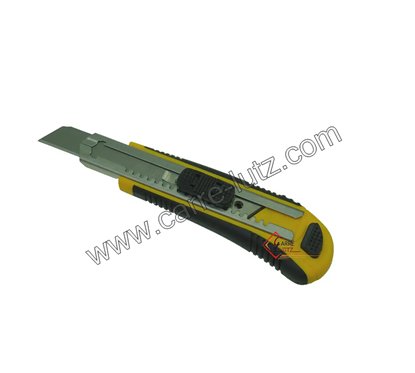 931001  Cutter 18mm bi-matière 6,30 €