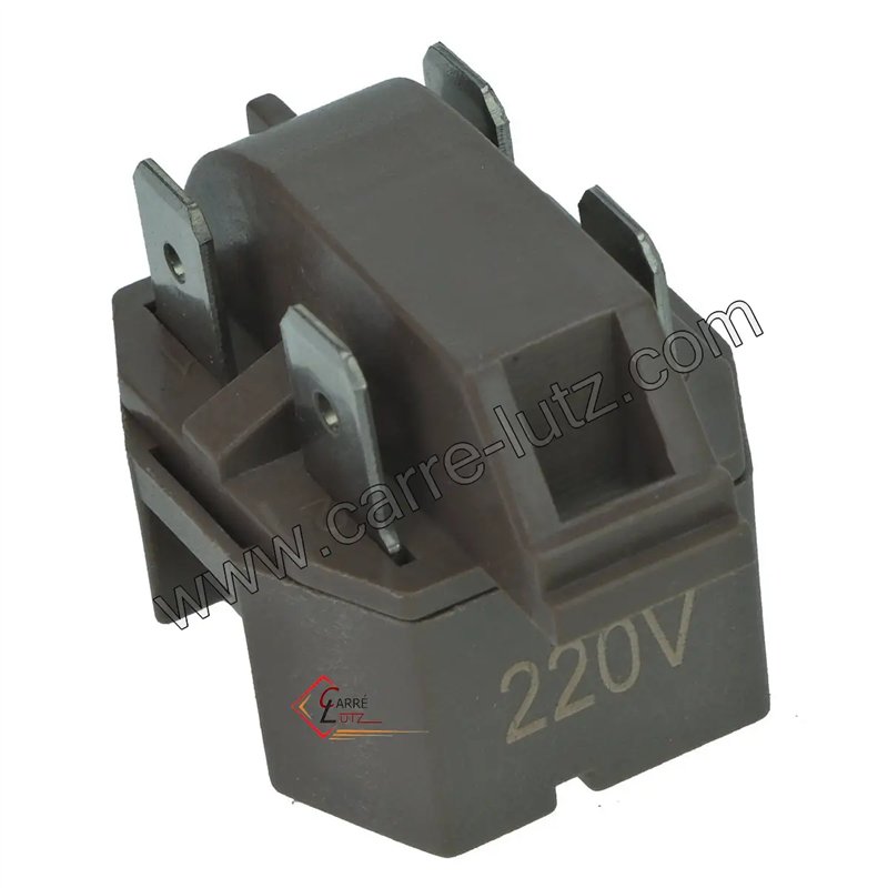 228114  Relai de frigo 1/12 à 1/2 CV 220/240V 4 cosses 4,10 €