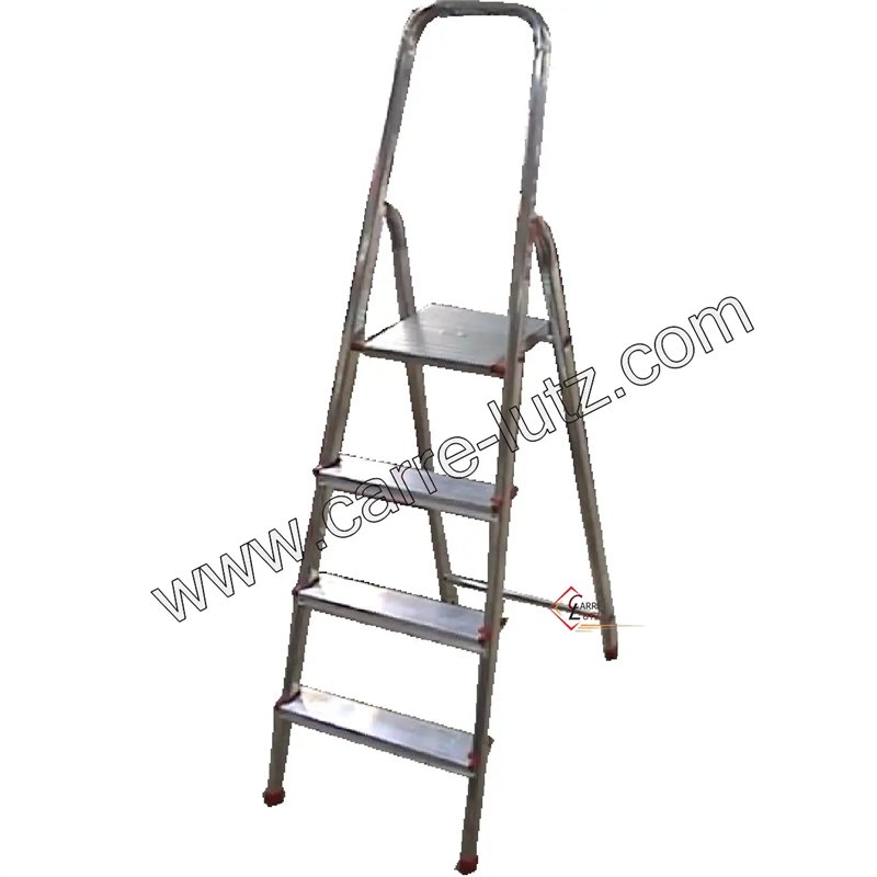 251GM105  ESCABEAU ALU 3 MARCHES 34,00 €